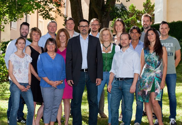 Das Kollegium: Musikschuldirektor Karl Hermann (M.) hat mit seinen 15 Lehrern ein qualifiziertes Team für die Standorte Fehring, Bad Gleichenberg und Hatzendorf. | Foto: KK