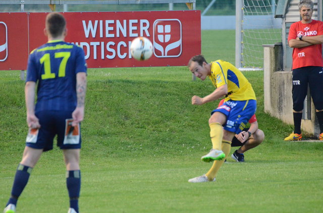 Mario Kröpfl (r.) erzielte zwei Treffer für den SV Licht Loidl Lafnitz.