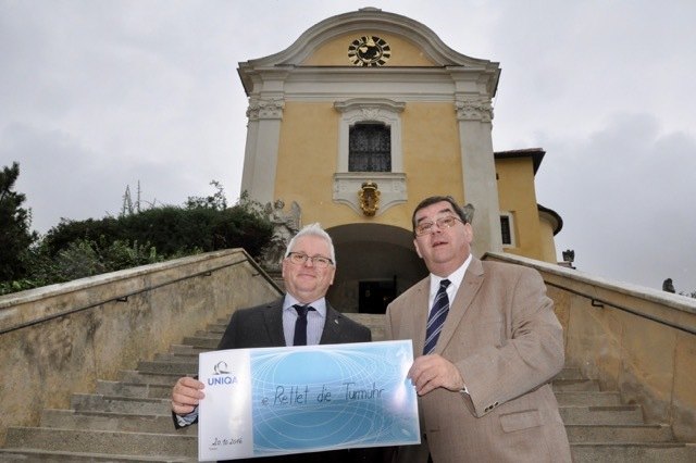 Dir. Alfred Vlcek (l.) und Propstpfarrer Wilhelm Ringhofer vor der Turmuhr | Foto: Propstei- und Stadtpfarre Eisenstadt-Oberberg