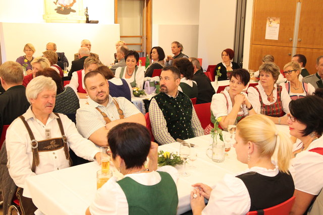 Ein Blick in den gut besetzten Festsaal der Hofer Mühle