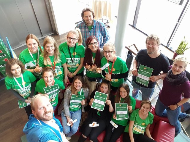 die Teilnehmerinnen am Projekt mit Organisationsteam | Foto: Projektteam 72h-ohne Kompromiss