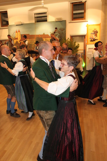 Seit vierzig Jahren im volkstänzerischen Gleichschritt: Peter und Barbara Nöhrer