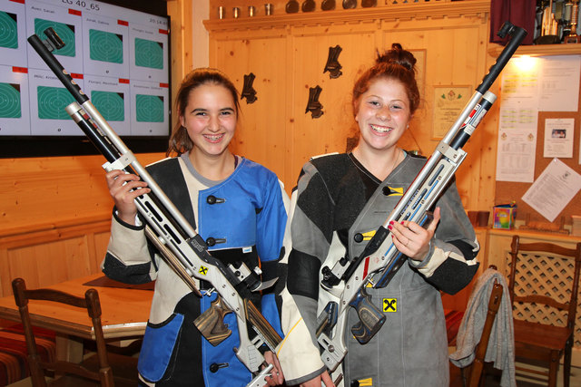 Hanna Köll und Sarah Auer aus Roppen starteten in ihre erste Meisterschaftssaison.