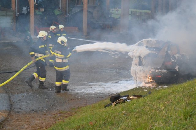 Beim Löschen des Brandes.