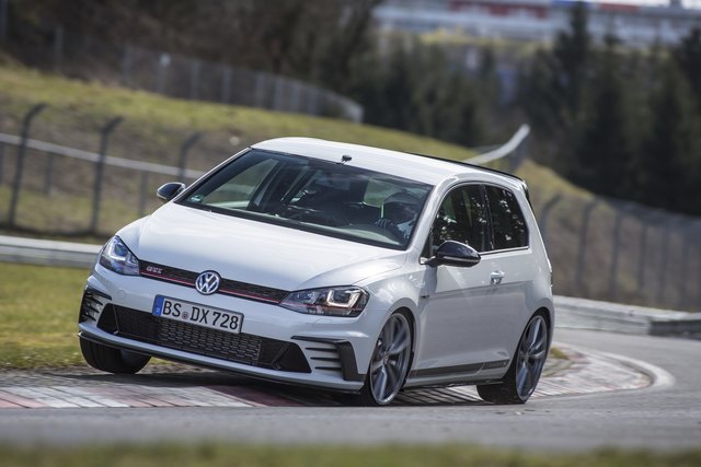 VW Golf GTI Clubsport – fast für die Rennstrecke gemacht, bietet der angeschärfte GTI auch auf normalen Straßen viel Spaß, ohne Kompromisse bei der Alltagstauglichkeit einzufordern. | Foto: Volkswagen