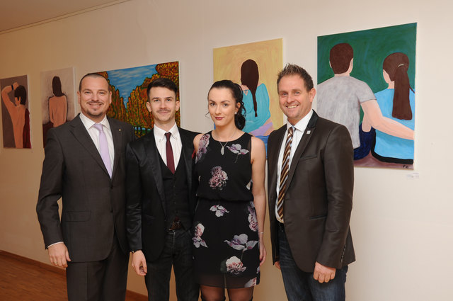 Glücklich über die Ausstellung: Sozialhilfeverband Spittal Direktor Thomas Schell, die Künstler Igor Pranjkic und Julia Tiefnig mit BRG-Direktor Norbert Santner
