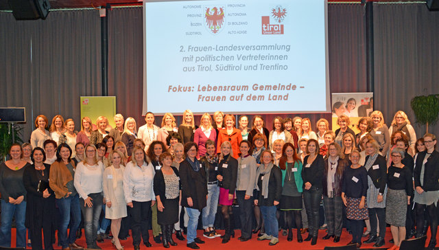 Rund 70 Frauen aus Tirol und Südtirol nahmen an der 2. Frauen-Landesversammlung teil.