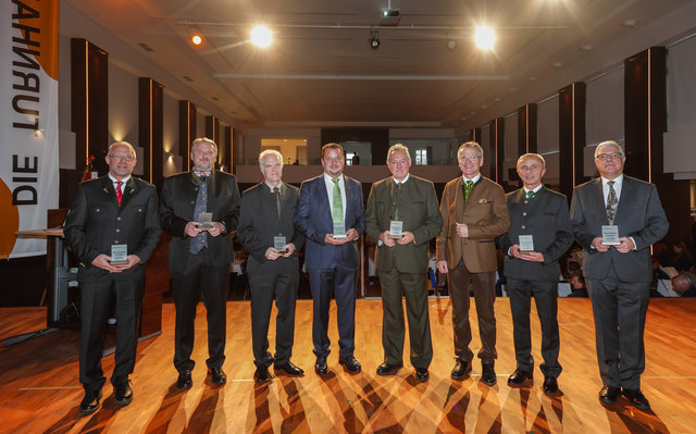 v.l.n.r.: Manfred Fröschl, Kurt Oppenauer, Herbert Pfahnl, Bürgermeister Anton Froschauer, Landtagspräsident Viktor Sigl, Karl Hochgatterer, Gerald Edthaler, Hartmut Blechschmid