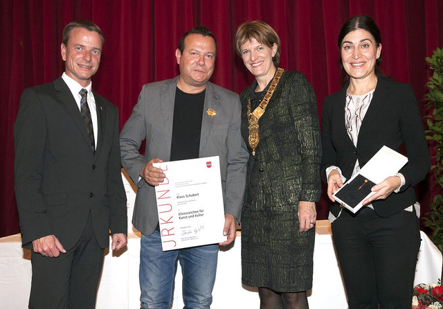 Vizebürgermeister Christoph Kaufmann, Klaus Schubert, BM Christine Oppitz-Plörer und Kulturstadträtin Patrizia Moser