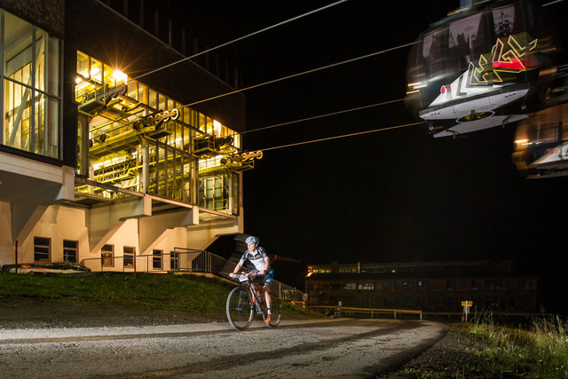Die spektakuläre Kulisse bei der Alpenhaus Trophy Night Hillclimb begeisterte nicht nur Fahrer, sondern auch Zuschauer. | Foto: TVB Paznaun-Ischgl