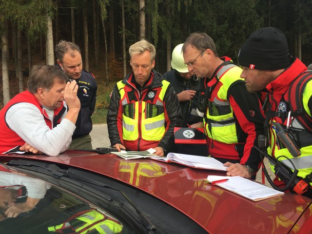 Die Kameraden von Bergrettung und Feuerwehr trafen sich zu einer Gemeinschaftsübung | Foto: Bergrettung