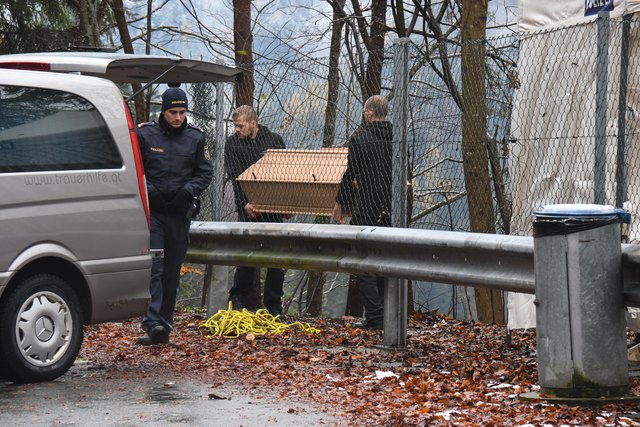 Der 25-30 Jahre alte Tote wurde an die Gerichtsmedizin überstellt. | Foto: ZOOM.TIROL
