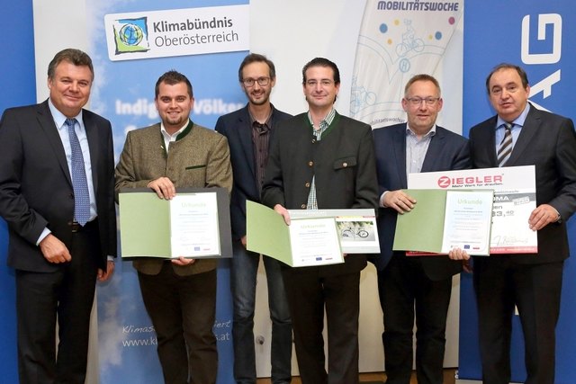 v.l.n.r.: Landesrat für Infrastruktur Günther Steinkellner, Bürgermeistr Niederneukirchen Christoph Gallner, Regionalstellenleiter Klimabündnis OÖ Norbert Rainer, Obmann des Straßenausschusses Mauthausen Martin Krammer, Bürgermeister Kleinzell Klaus Falkinger und Generaldirektor Erich Haider.