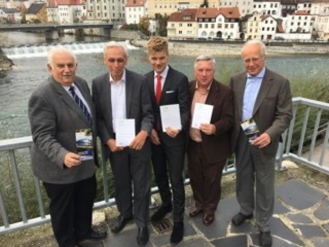 Vizebürgermister Wilhelm Hauser, Universitätsprofessor Helmut Kroiß, Universitätsprofessor Stefan Jakubek, Alexander Gratzer und Professor Reinhold Christian (v. l.)
