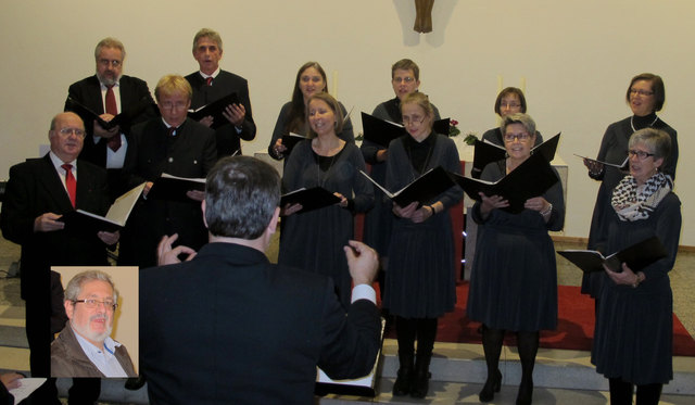 Das Vokalensemble Gemischter Satz unter der Leitung von Martin Völkerer. VGS-Gründer Erwin Heimhilcher (kleines Bild).
0097 | Foto: predota