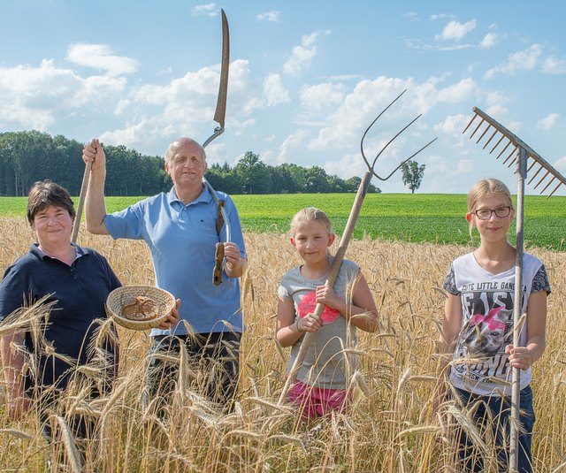 Barbara und Johann Strasser mit ihren beiden Kindern Johanna und Magdalena