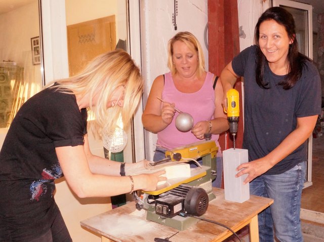 Die Breitenwanger Frauen sind eifrig am Arbeiten.