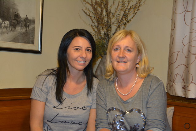 Rosi Zwischenberger (rechts) hat das Faschings-Zepter an Christina Petritz weitergereicht. Sie ist nun die neue Obfrau | Foto: KK