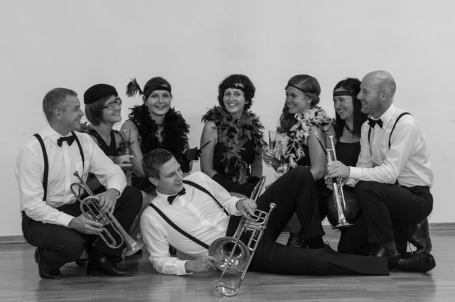 Im Bild v. l.: Martin G., Julia W., Christa R., Katharina W., Lena J., Olivia P., Arnold F., liegend: Harald E.