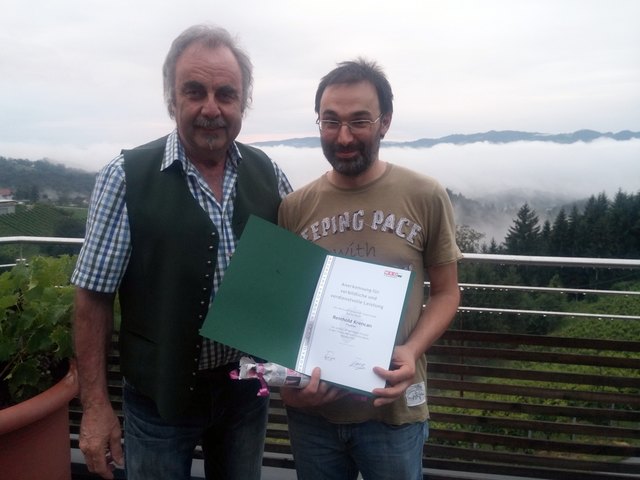 Tischlermeister Manfred Scharabon mit Mitarbeiter Reinhold Krencan (r.). | Foto: KK