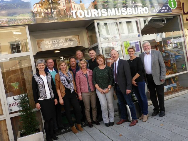 Bürgermeisterin Katharina Seebacher (Schlierbach), Roland Götzendorfer, Julia Kienbacher, Karl Lungenschmied, Elke Haslinger, Josef Neumair, Markus Ziegler, Elisabeth Eder, Franz Rettenbacher, Manuela Hebesberger & Bürgermeister. a. D. Franz Gegenleitner aus Inzersdorf(v.li.). | Foto: Gegenleitner