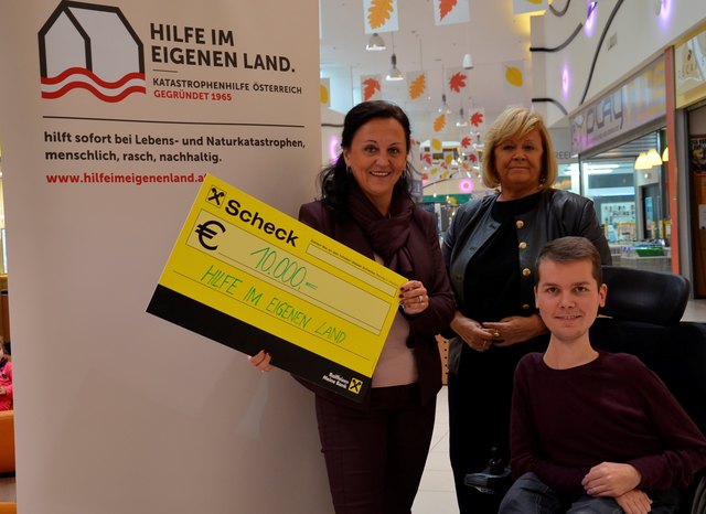 Eine großzügige Unterstützung von „Hilfe im eigenen Land“ wurde gestern von LAbg. Michaela Resetar und Landesleiterin NR a.D. Edeltraud Lentsch an Jakob Schriefl aus Müllendorf überreicht.