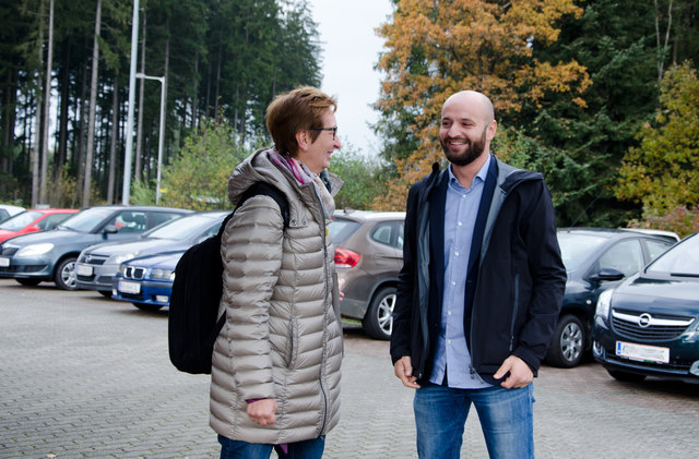 Severin Mayr und LAbg. Ulrike Schwarz am Pendlerparkplatz Kleinzell.
