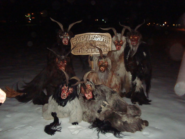 Die Brauchtumsgruppe Ossiacher Tauern kommen