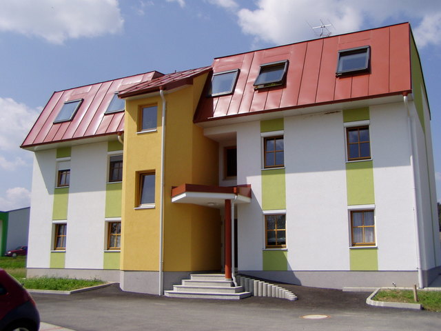 Am Lärchenweg 1 sind eine 2- sowie eine 3-Zimmer-Wohnung sofort beziehbar.