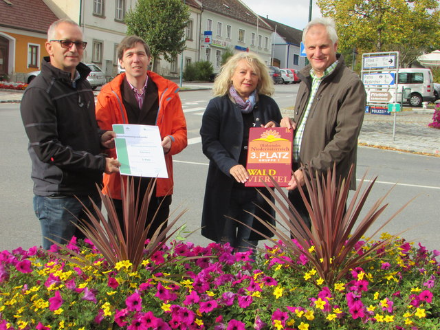 Obmann Norbert Pölzl, Eva Rosenmaier und Bgm. Reinhard Deimel mit Christian Kornherr von der Landwirtschaftskammer Niederösterreich.