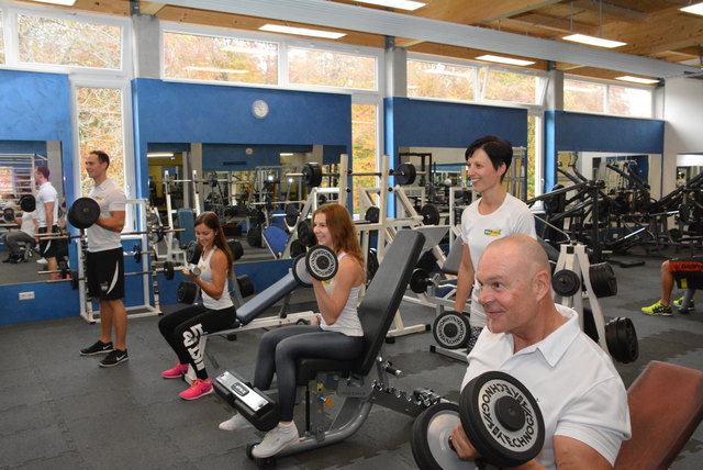 Das Team von Sera Fitness- und Gesundheitsstudio berät und unterstützt seine Kunden fachgerecht und kompetent bei jedem Trainingsziel. | Foto: Antonia Strempfl