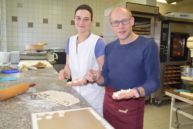 Die beiden Backprofis Daniela Schmid und Wolfgang Schützner sind sich einig: "Kalorienzählen gilt beim Keksebacken nicht!"