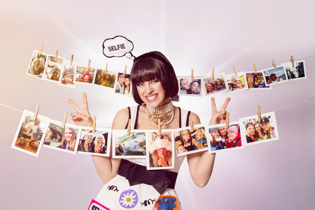 Mit ihrem Song "Hey Du – moch ma a Selfie" trifft Marlen Billii den Zeitgeist. | Foto: Marlen Billii
