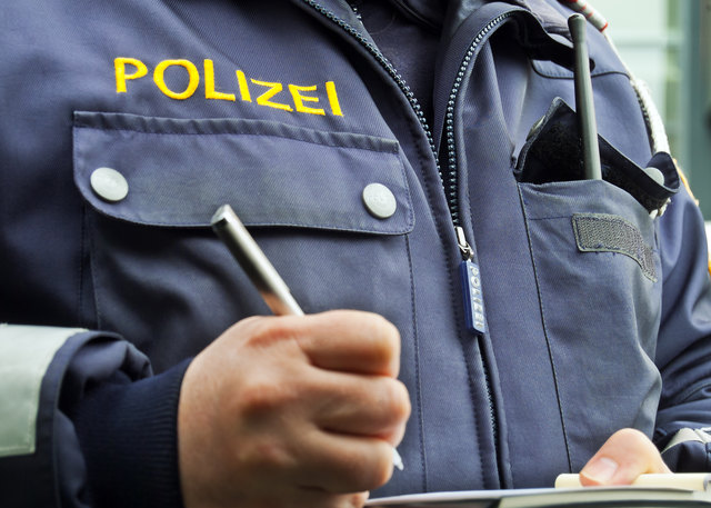 Die Polizei lieferte den mutmaßlichen Ladendieb in die JA Linz ein. | Foto: Ewald Fröch/Fotolia