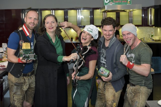 Marlen Billii mit der Jury und Hubertine Underberg-Ruder.
