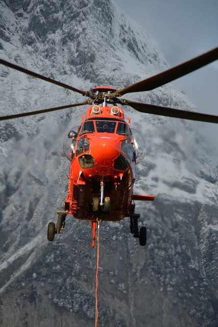 Ein solcher spezieller "Glas-Bubble", durch den den Pilot auch nach unten blicken kann, kostet etwa 160.000 Dollar!