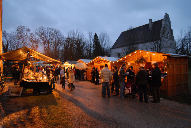 Hoch über dem Inn findet der Kathreinmarkt auf der Burg Obernberg statt.