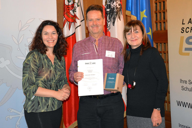 v.l.: LH-Stv. Mag. Ingrid Felipe, Herbert Schwarz (NMS Untermarkt Reutte) und Landesschulratspräsidentin LR Dr. Beate Palfrader. | Foto: Land Tirol/Sax