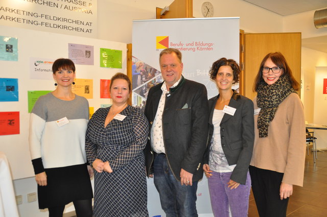 Gerrit Fiona Wenzel (2.v.li.) mit ihrem Organisationsteam und Bürgermeister Martin Treffner auf der "Kick Start"-Messe