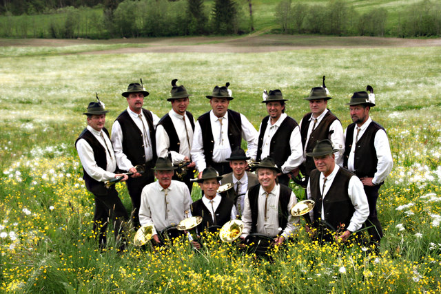Die Jagdhornbläser Steuerberg-Hahnberg sorgen auf der 20. Clementifeier in St. Urban für eine musikalische Umrahmung.