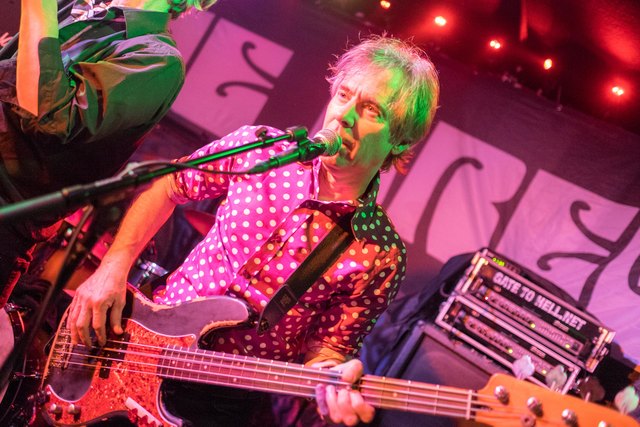 Ken Fox ist seit 1990 bei den Fleshtones am Bass aktiv.