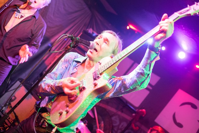 Bei The Fleshtones an der Gitarre: Keith Streng