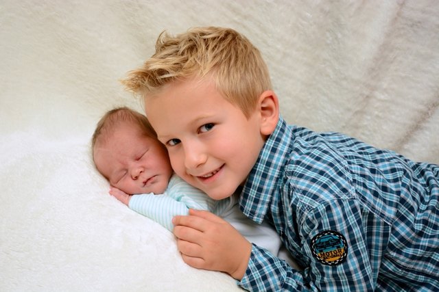 Samuel Sadjak mit seinem großen Bruder Gabriel