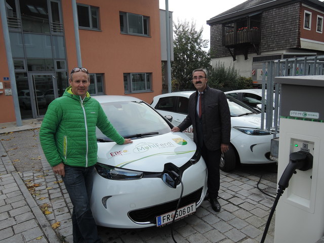 Der Altenberger "MühlFerdl" parkt hinter dem Gemeindeamt bei der neuen E-Ladestelle und steht dort auch zum Fahren bereit. | Foto: Gemeinde