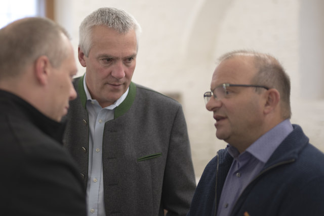Im Gespräch mit den Gästen: Dietmar Tschiggerl (Mitte) und Anton Gangl (r.)
