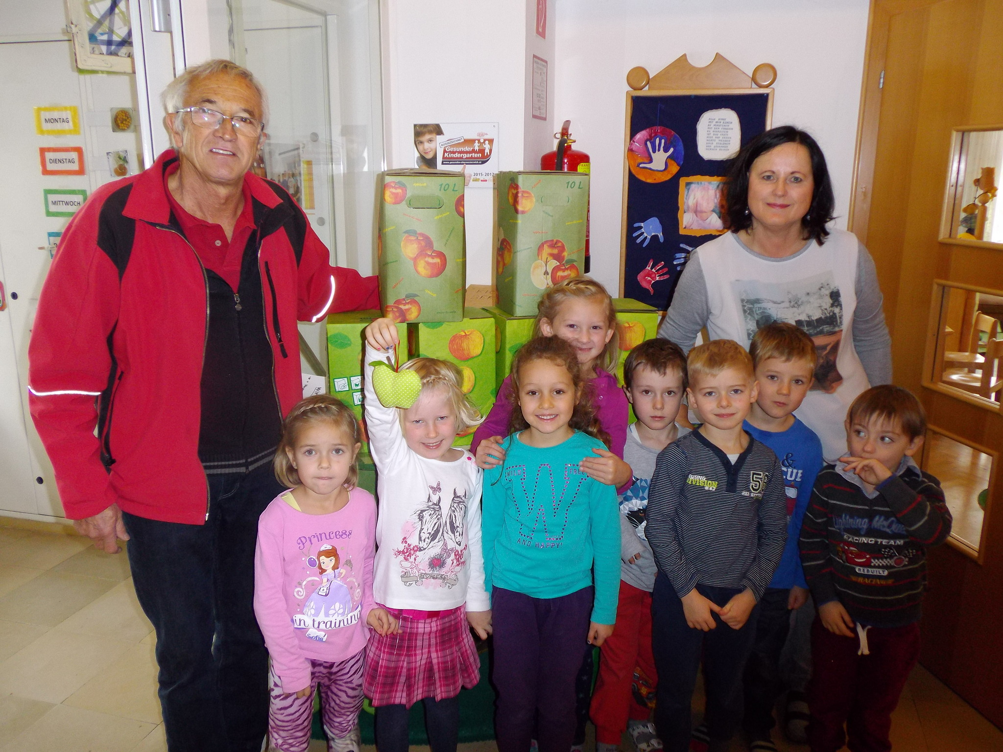 Obst- und Gartenbauverein macht Apfelsaft für den Berger Kindergarten