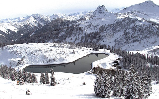 Der vergrößerte Speichersee tut bereits seinen Dienst für die aufgerüstete Beschneiung.