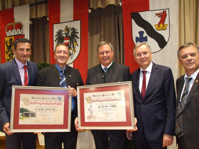 Bgm. Andreas Haitzer, Vize-Bgm. a.D. Erwin Rasser, Karl Obermaier, BM Alois Stöger und Vize-Bgm. Roman Spiegel (v.l.)