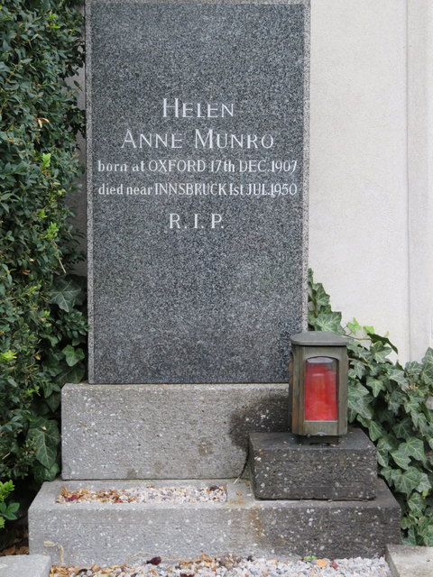 Nicht etwa „killed“ oder „murdered“ sondern nur lapidar„Died near Innsbruck“ steht da auf dem Grabstein von  Helen Munro zu lesen. So als sollte in Vergessenheit geraten, unter welch schrecklichen Umständen sie ihr Leben verlor...