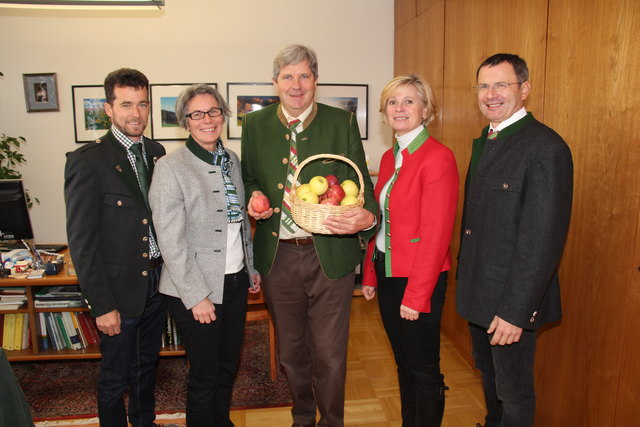 BH Max Wiesenhofer (Mitte) mit Peter Koller, Anna Brugner, Roswitha Sommer und Thomas Reisenhofer (v.l.).